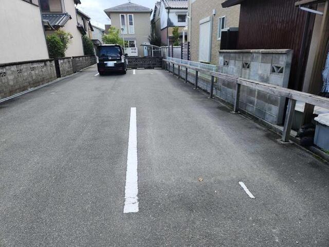 ミコルミナス（102） 駐車場