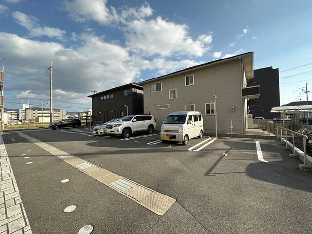 KOJIKA(こじか)（303） 駐車場
