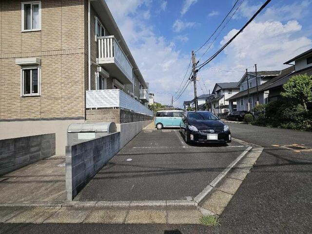 リビングタウンくにみ　Ａ棟（102） 駐車場