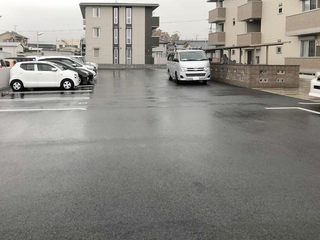 コーポ大安寺Ⅱ（301） 駐車場