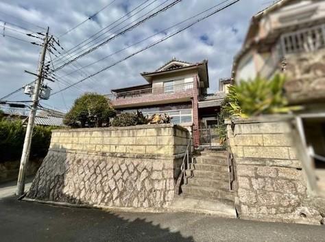 奈良市　あやめ池北３丁目　５DK 外観