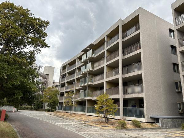 木津かぶと台団地　１３号棟 外観