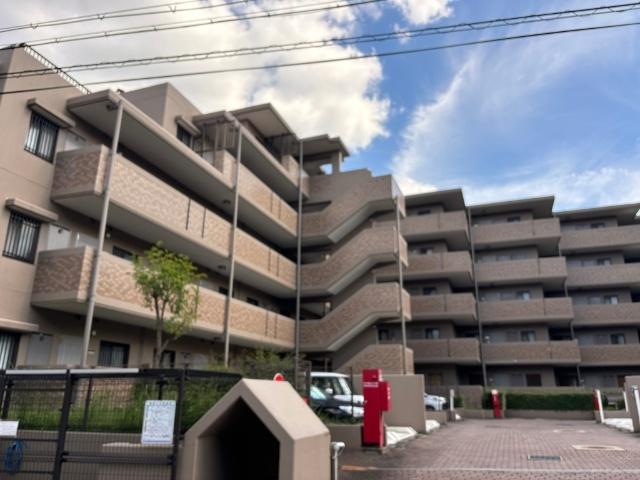 生駒グリーンマンション　イーストウイング 外観