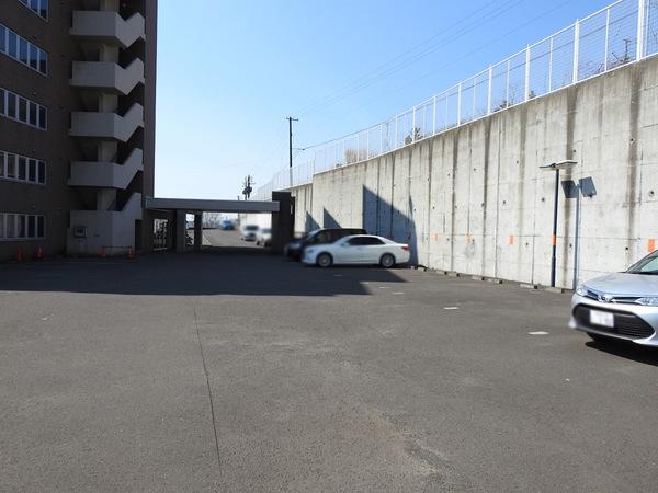 秀弐番館（602） 駐車場