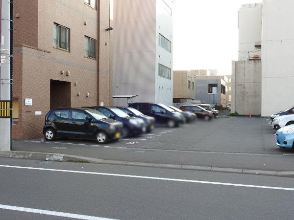 アーバンヴェール参号館（202） 駐車場