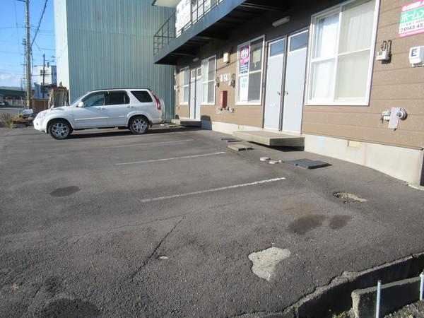 Mハイツ宮の森3 駐車場