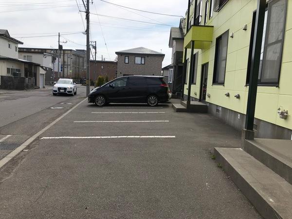 ベルシーヌ鷲別（106） 駐車場