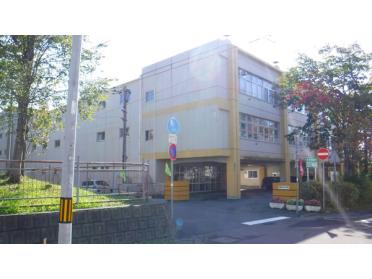 室蘭市立水元小学校：281m