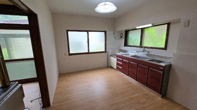 港南町2丁目21-10戸建 キッチン