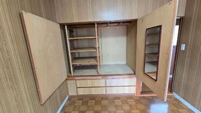 港南町2丁目21-10戸建 収納