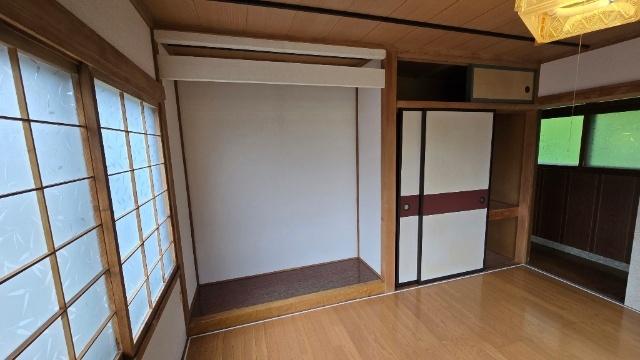 港南町2丁目21-10戸建 収納
