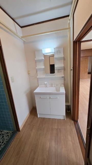 港南町2丁目21-10戸建 洗面