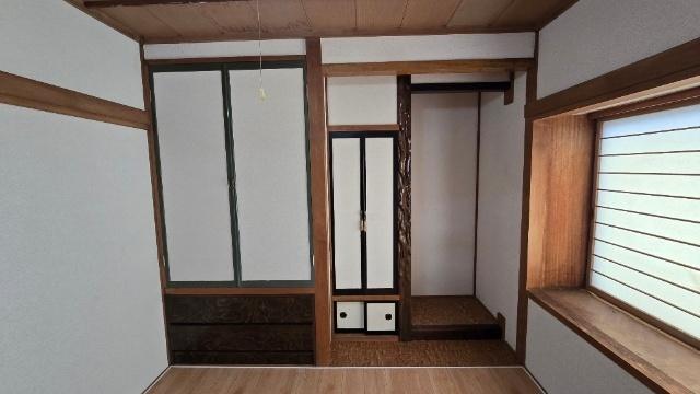 港南町2丁目21-10戸建 収納