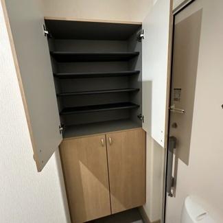 リヴァーハイツ輪西（104） 玄関