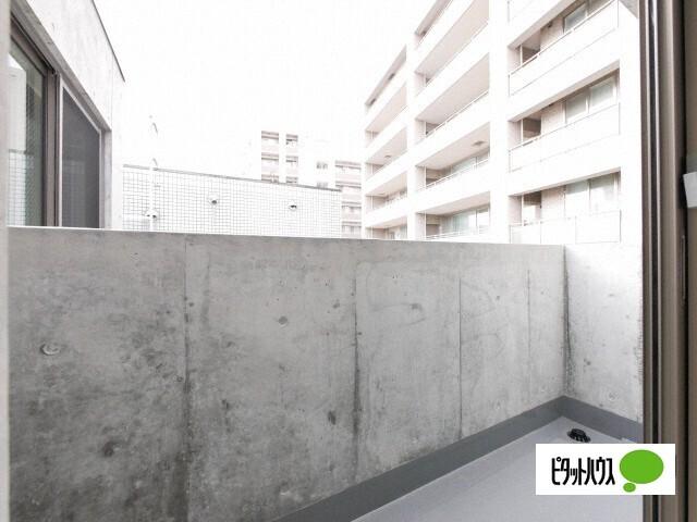 プリヴィエール宮の森（402） バルコニー