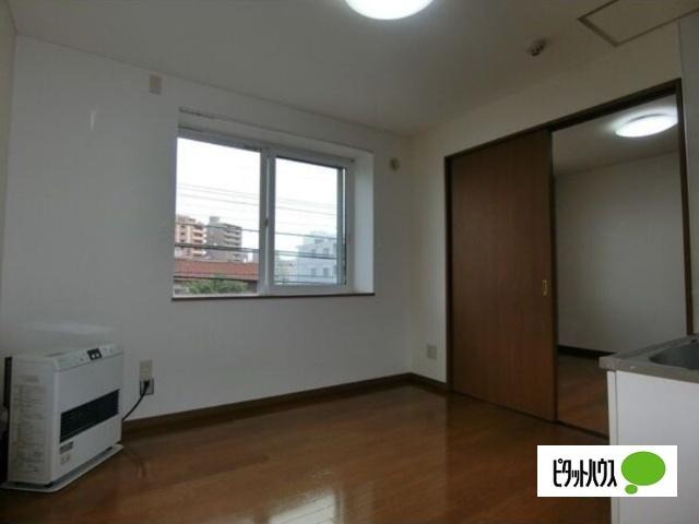 エミネンス旭町（303） リビング