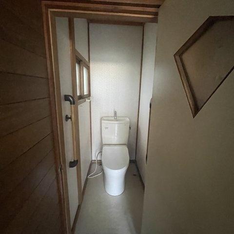 東町5丁目28-10戸建 トイレ