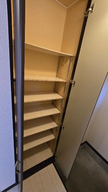 ハイツマロン（105） 玄関