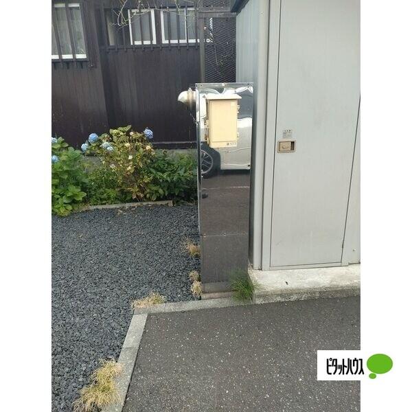 シャーメゾンラピス山の手（101） 駐車場