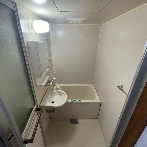 中央町３丁目ハイツ（401） バス／シャワー