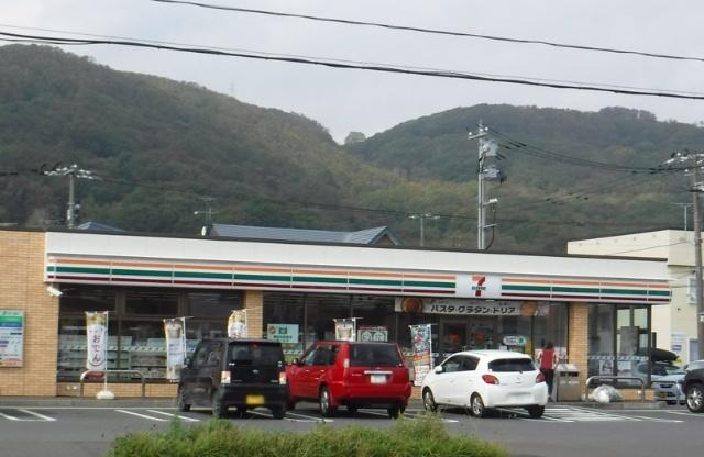 セブンイレブン登別若草町店：326m