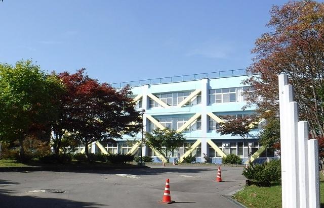 登別市立青葉小学校：1572m