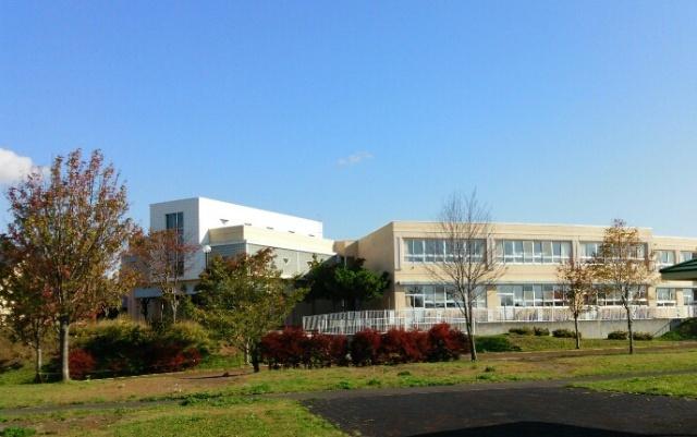 室蘭市立八丁平小学校：606m