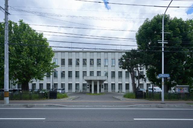 北海道警察本部琴似庁舎：3153m