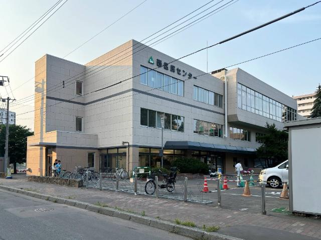 札幌市西区民センター図書室：775m
