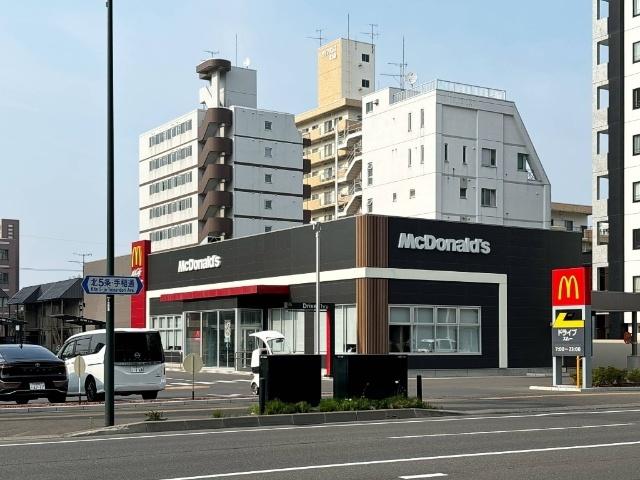 マクドナルド北5西18店：300m
