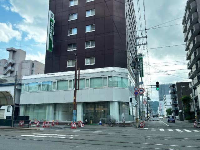 北海道銀行西線支店：281m