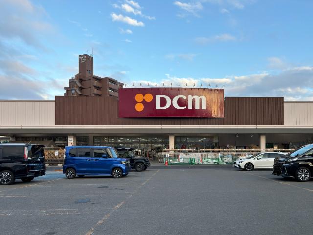 DCM山の手店：922m