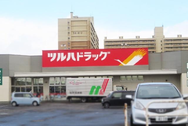 ツルハドラッグ東町店：692m