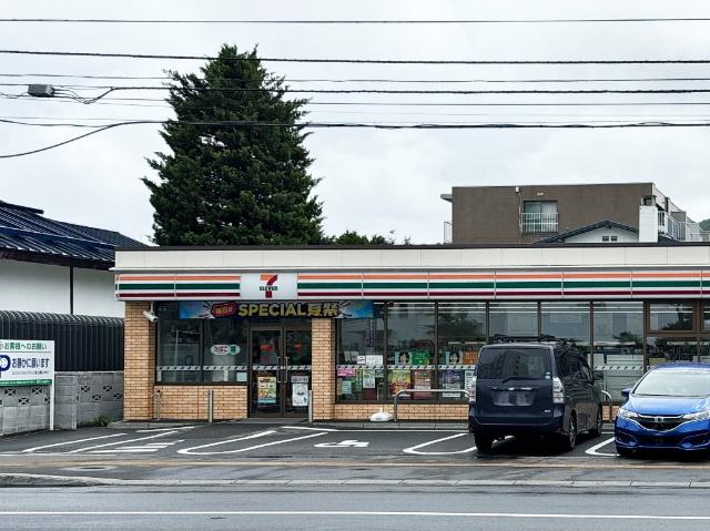 セブンイレブン札幌宮の森1条店：181m