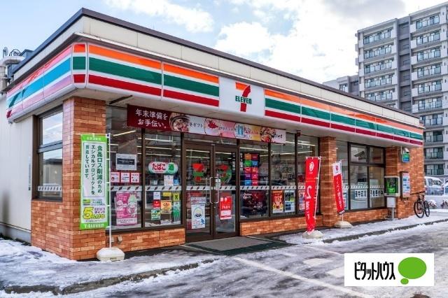 セブンイレブン札幌山の手3条店：222m