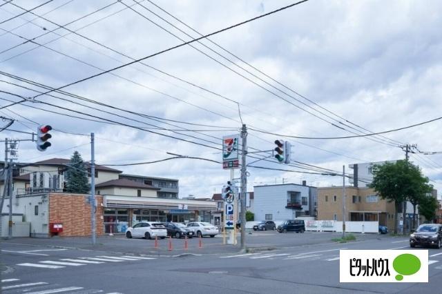 セブンイレブン札幌宮の森4条店：272m