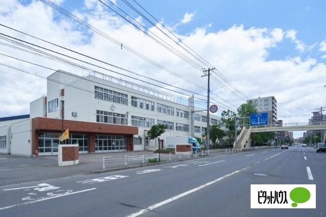 札幌市立宮の森小学校：839m