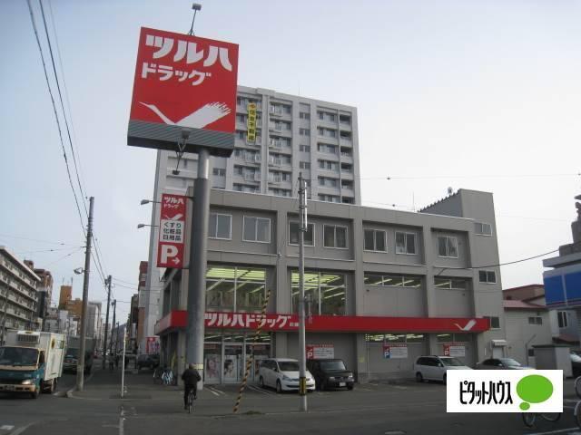ツルハドラッグ西線店：551m