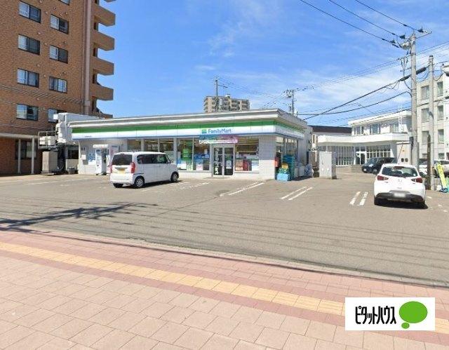 ファミリーマート札幌発寒3条店：79m