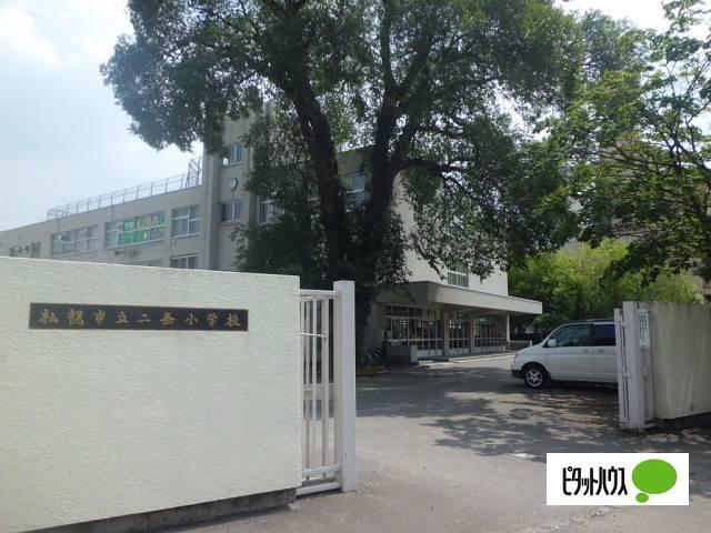 二条小学校：597m