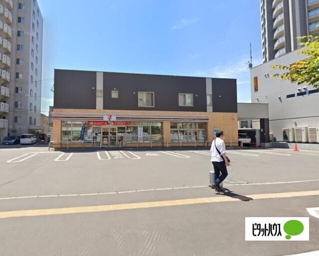 セブンイレブン札幌琴似3条2丁目店：217m