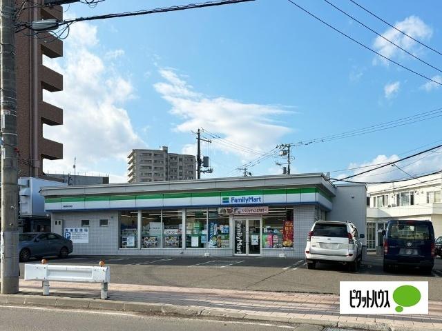 ファミリーマート札幌発寒3条店：208m
