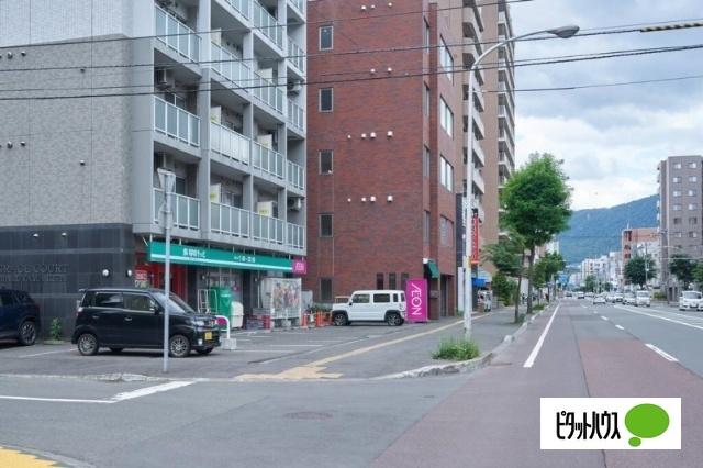 まいばすけっと北3条西24丁目店：301m