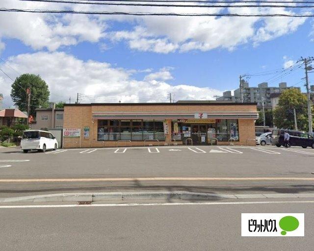 セブンイレブン札幌八軒1条東1丁目店：341m