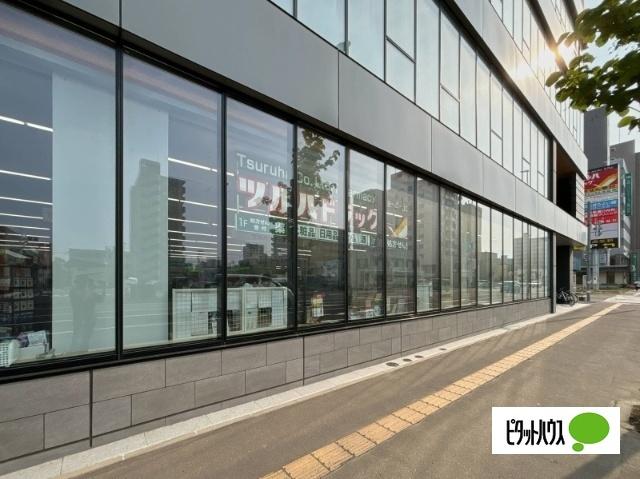 ツルハドラッグ北4条店：439m