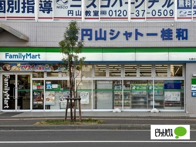 ファミリーマート札幌北5条店：240m