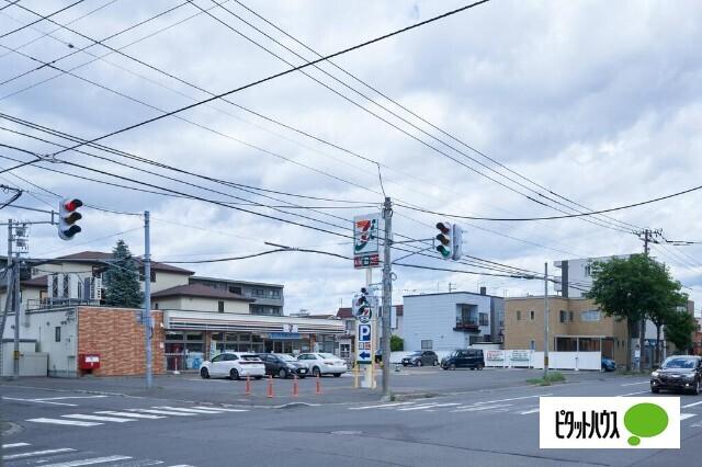 セブンイレブン札幌宮の森4条店：444m