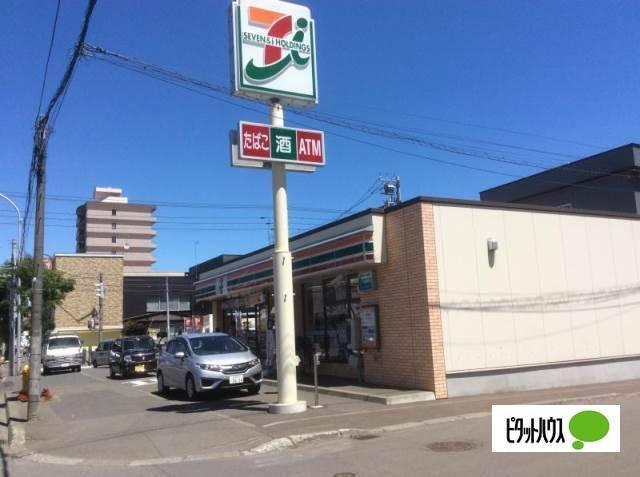 セブンイレブン札幌山の手3条店：266m