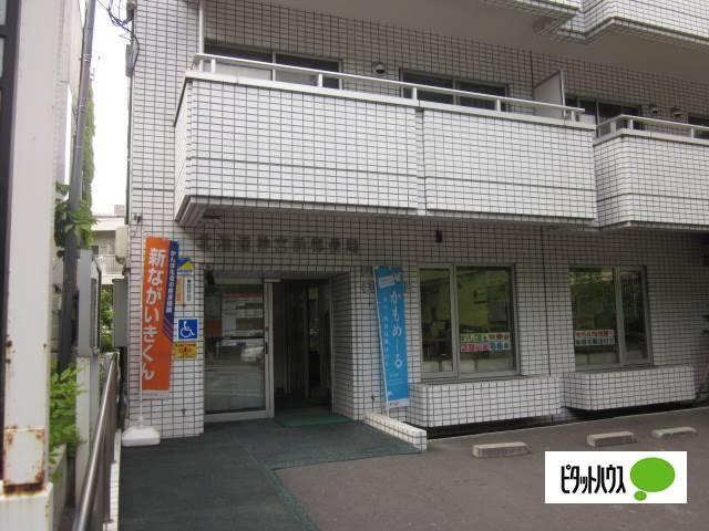 北海道神宮前郵便局：63m