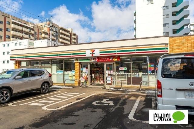 セブンイレブン札幌北2条東8丁目店：165m